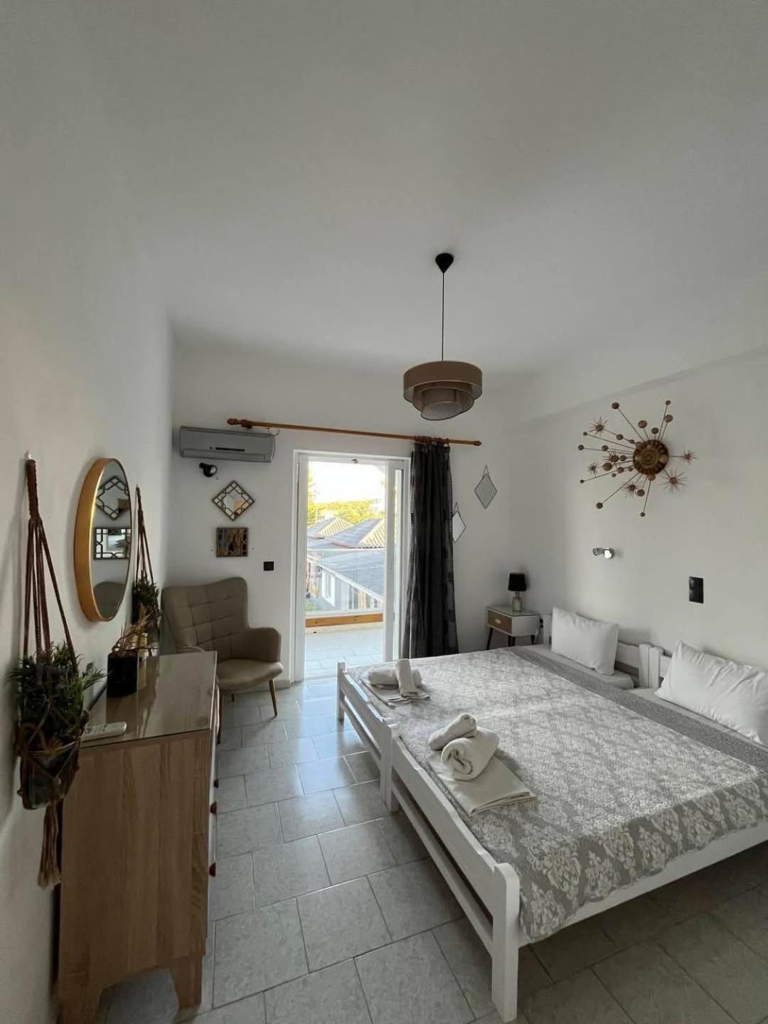 Villa Corali Apartments Sea Breath & Pool Amoudi Exterior photo
